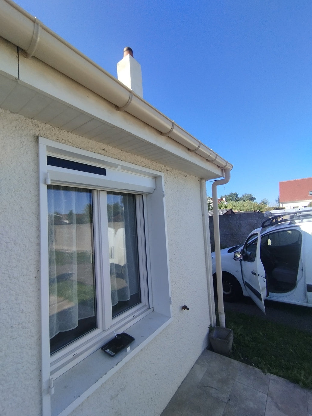 Remplacement d'une gouttière PVC Ø25 couleur sable à Montmacq (60150)