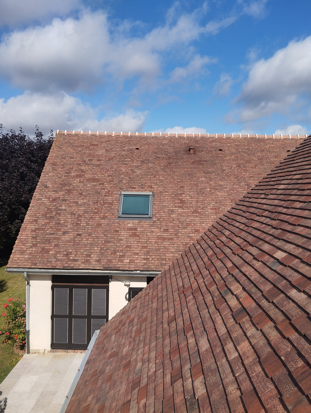 Remplacement de tuiles plates cassées à Saint-Nom-la-Bretèche (78860)